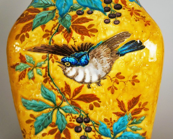 PAIRE DE VASES FOND JAUNE SIGNES DECK