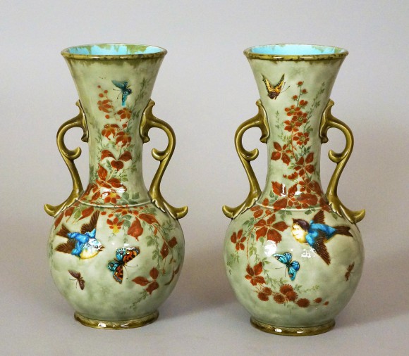 PAIRE DE VASES FOND CÉLADON SIGNES DECK