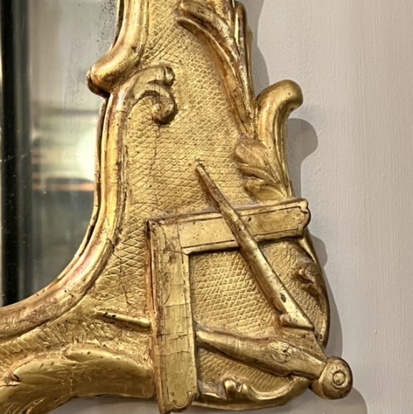 Miroir triangulaire bois doré sculpture équerre et – Image 3