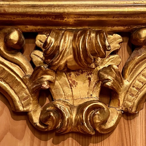 Miroir bois doré sculpté coquilles et rinceaux XVI – Image 2