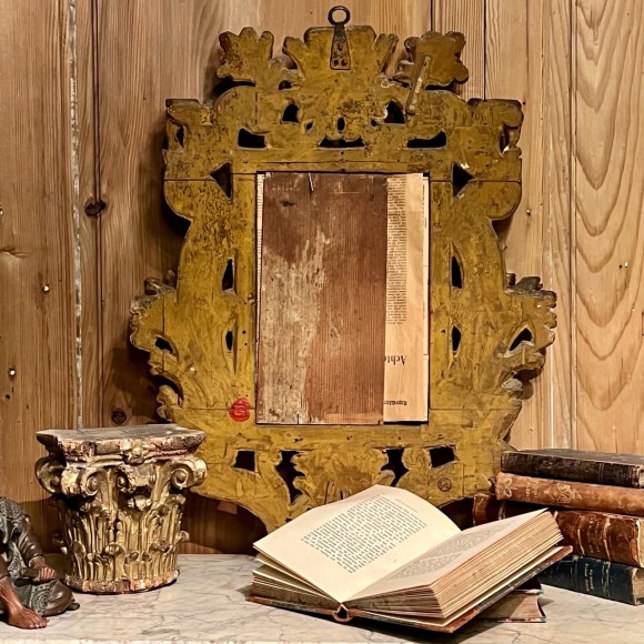 Miroir bois doré sculpté coquilles et rinceaux XVI – Image 6