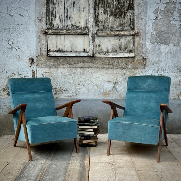 Paire fauteuils vintage vers 1960 velours bleu – Image 4