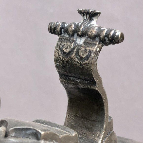 Pichet rocaille étain XVIII ème – Image 4