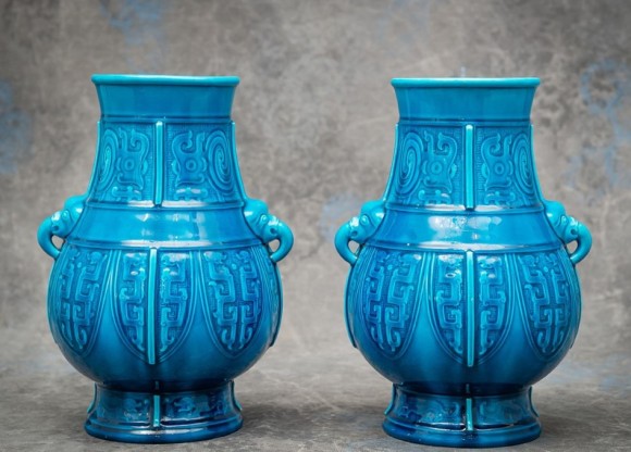 PAIRE DE VASES BLEU DECOR CHINOIS THEODORE DECK
